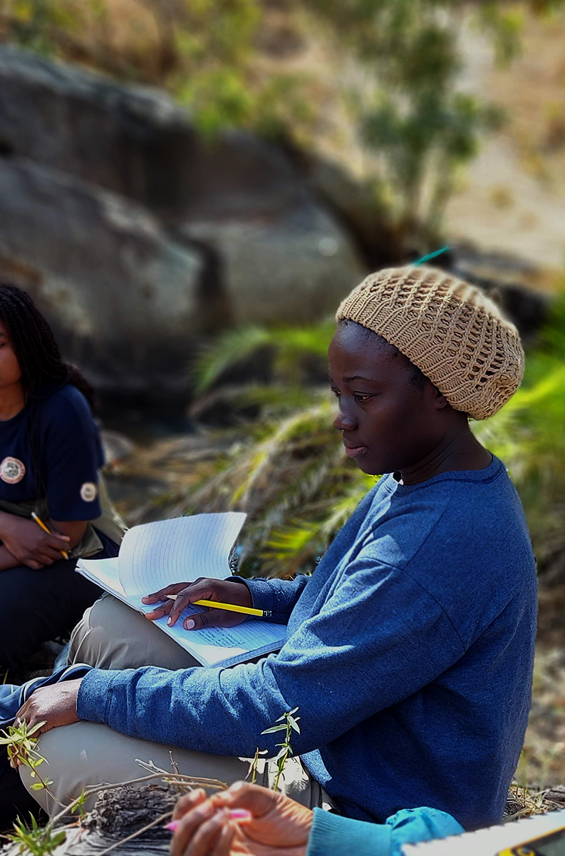 Domingas Matlombe in the field at Nhahomba.